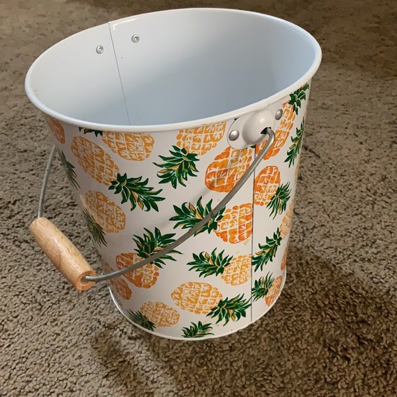 Bucket - Picture 3 of 3